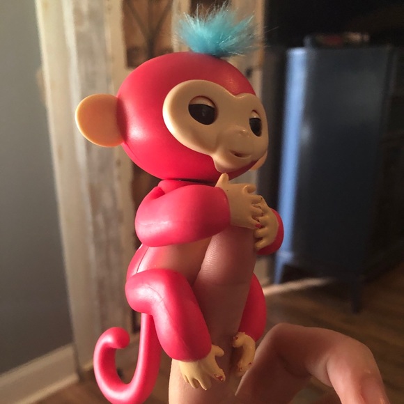 SOLD Fingerlings AIMEE monkey and Jungle Gym Set - Picture 4 of 7